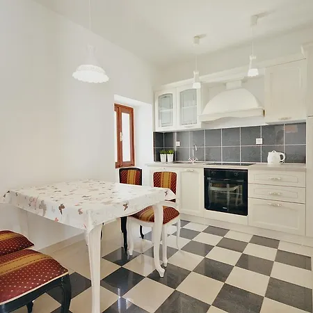 Kairos Apartman *