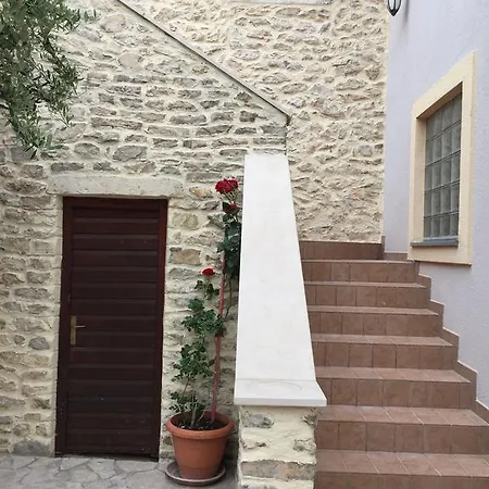 Kairos Apartment
